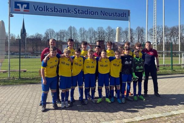 SSV C-Jugend tribbelt in neuen Trikots auf