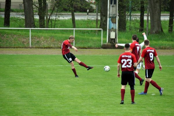 Bilder vom Spiel SSV Neustadt/Sachsen gegen Dorfhainer SV