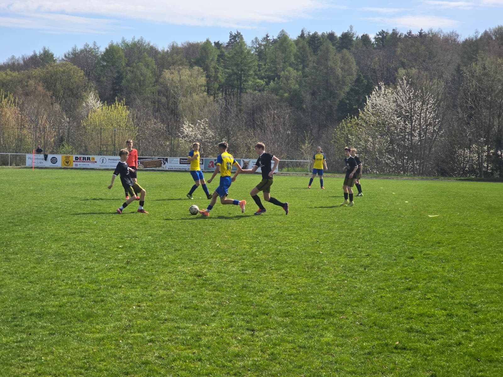 Knapper Startsieg in die neue Poolrunde